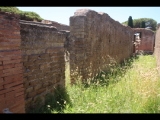 08395 ostia - regio v - insula iii - edificio (v,iii,2) - korridor - suedseite - 06-2024.jpg